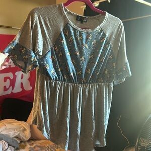 Blue/gray ruffle top
